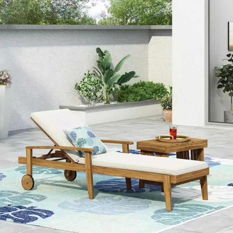 Sdraio da esterno in legno con schienale regolabile in 5 posizioni, lettino da piscina con ruote e cuscino resistente all'acqua per giardino e bordo piscina