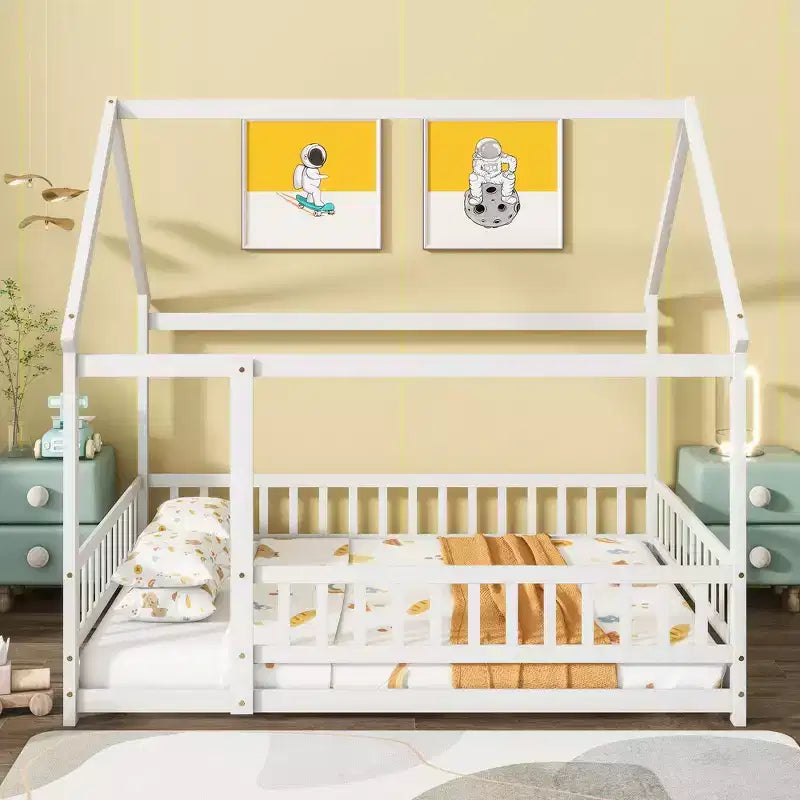 Letto a capanna a grandezza naturale con tetto, sponde di sicurezza, letto a capanna in legno con recinzione, non è richiesta la rete a doghe
